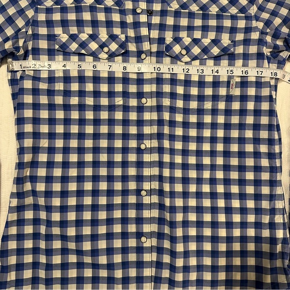 STIO Women’s Button Up Size Medium - Picture 10 of 10